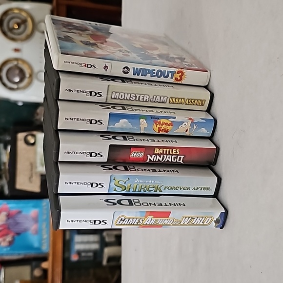 6- Nintendo DS games w/cases & booklets - Picture 4 of 4